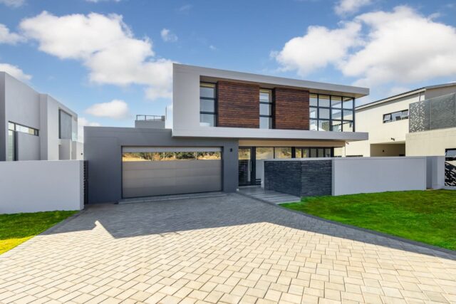 🏡 From sleek apartments to expansive luxury homes, Eye of Africa offers a lifestyle for every chapter of life. 

Which will be yours?
 #eyeofafrica #urbantrend #luxuryhomes #estateliving