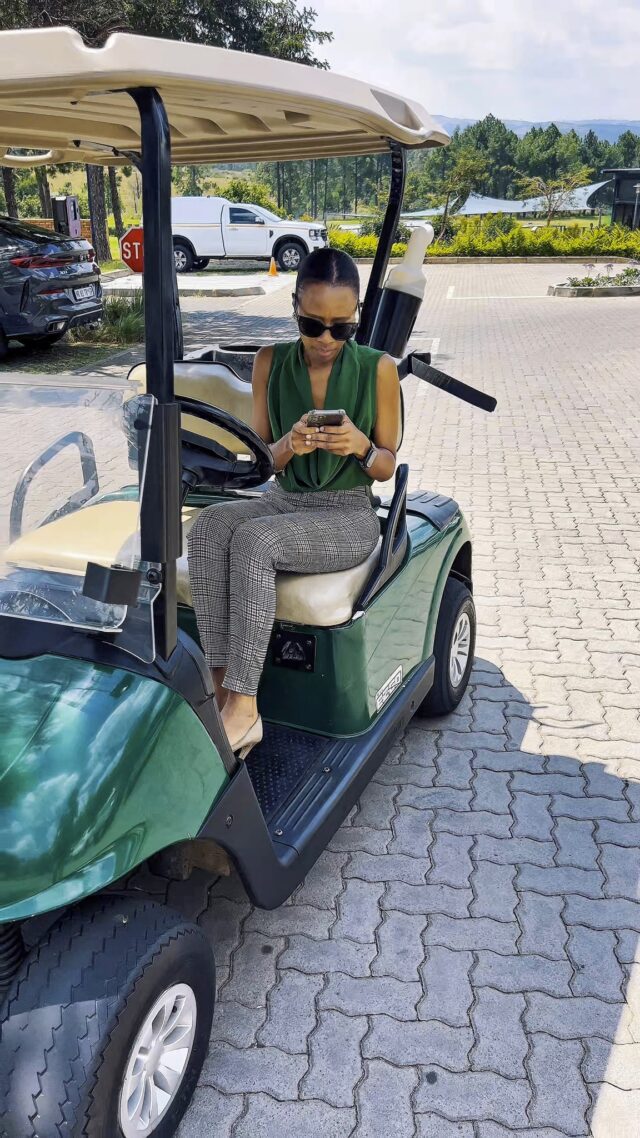 POV: You message your agent… and they reply instantly 😂📱

This is why.
No off switch. No breaks. Just typing. Everywhere.

#FunnyFriday #UrbanTrend #EyeOfAfrica #RealEstateLife