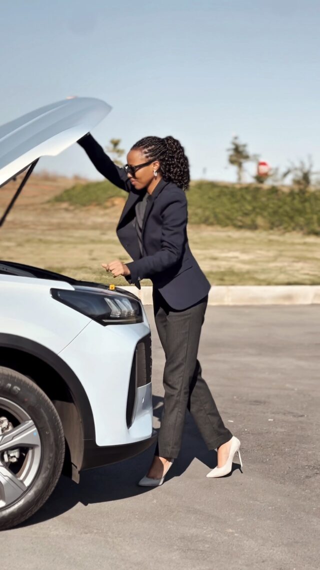 Oil changes? Definitely not her forte. 😂

But here's one thing she DOES know... 

#EyeOfAfrica #EstateLiving #GolfEstate #JhbProperty #UrbanTrend
